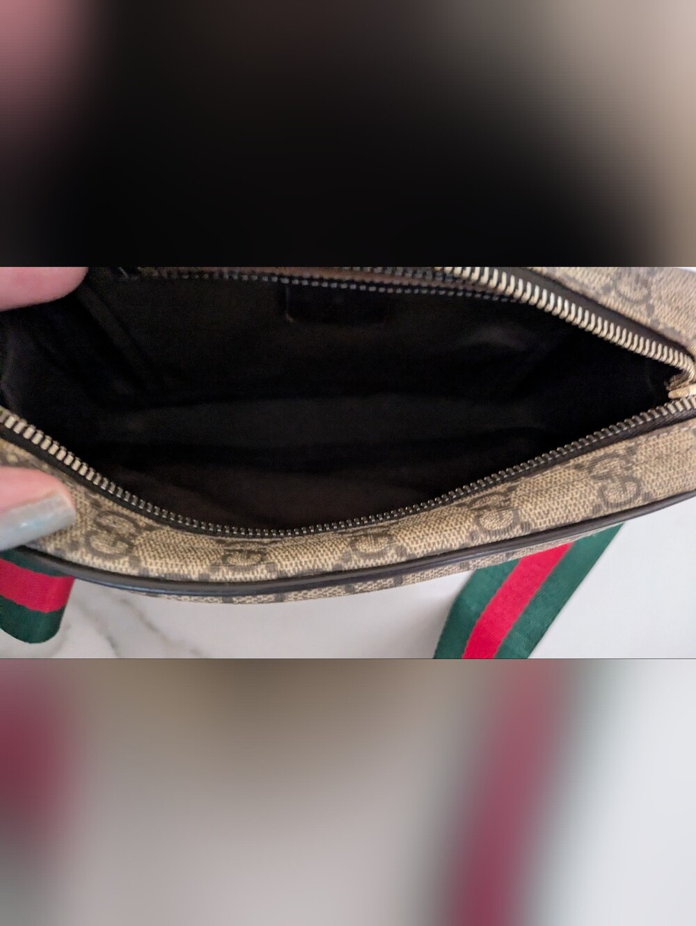 Gucci Crossbody Bag - Picture 9 of 11
